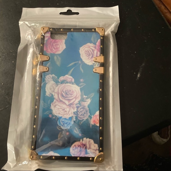 NWT IPHONE 6, 7, 8, and SE CASE WITH FLORAL PRINT - Picture 8 of 9